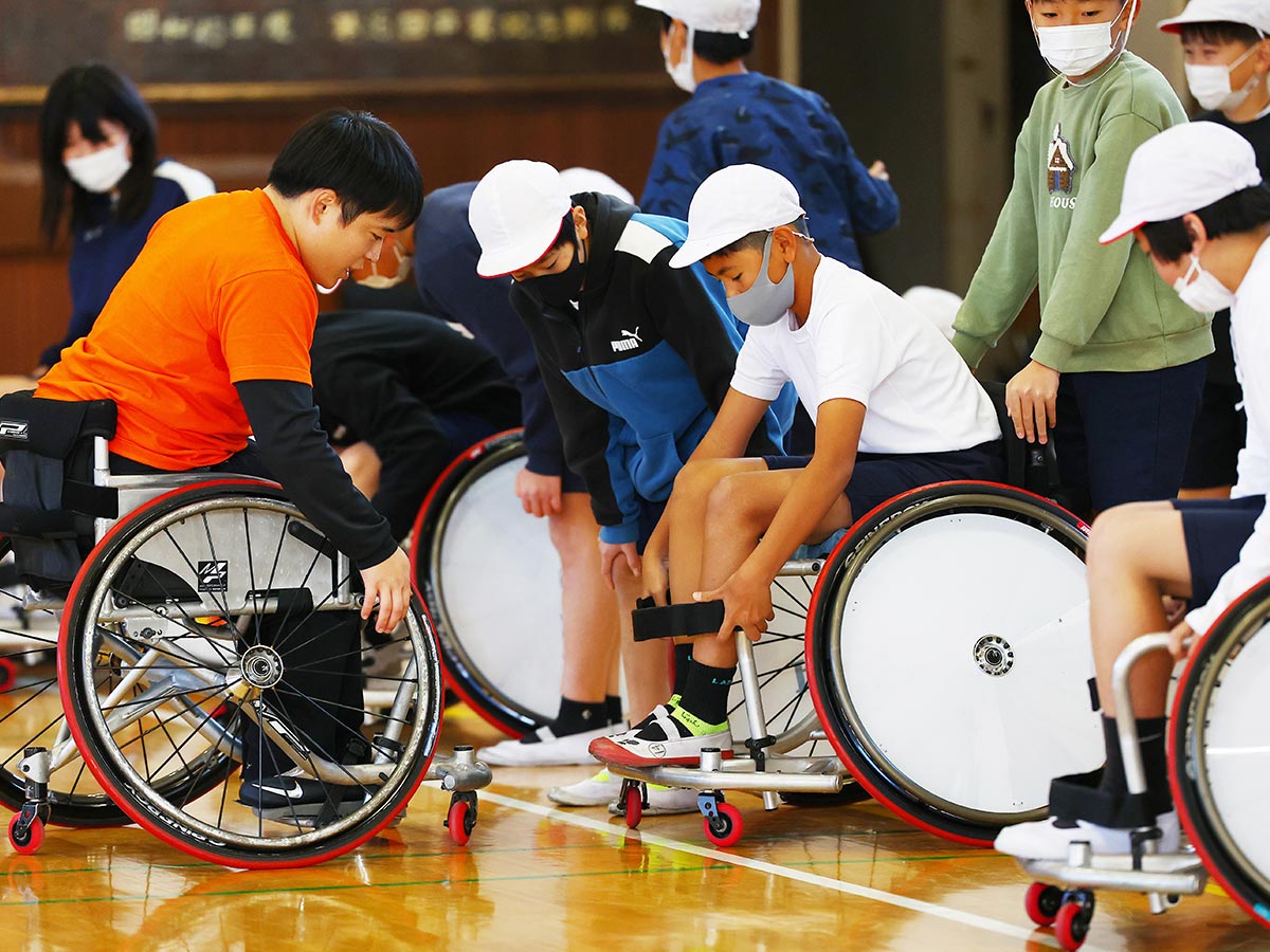 【体験】車いす操作・パス練習後に試合を実施